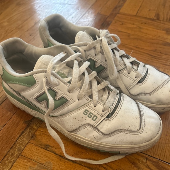 New Balance 550 Shoes Mens Size 10.5 White Sneakers Mint Green Athletic Casual - Picture 1 of 7